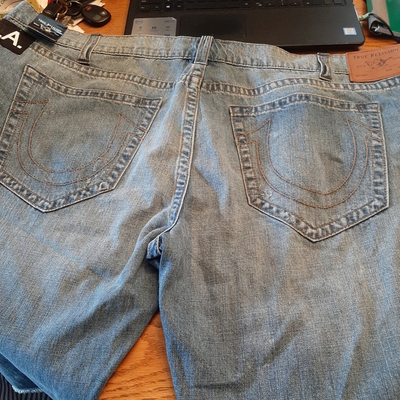 Man's clothing - Picture 2 of 8